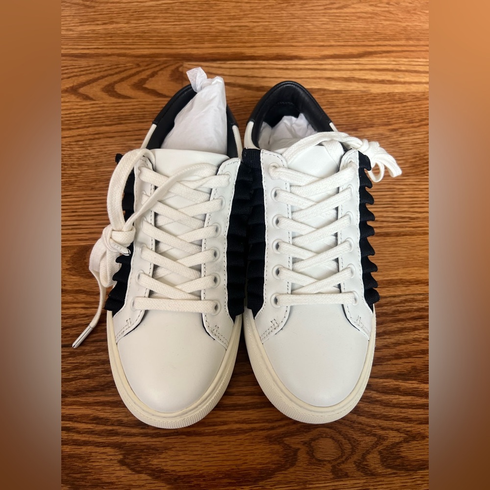 TORY SPORT WHITE/NAVY RUFFLE SNEAKER CALF LEATHER SIZE 5M NEW MADE IN VIETNAM